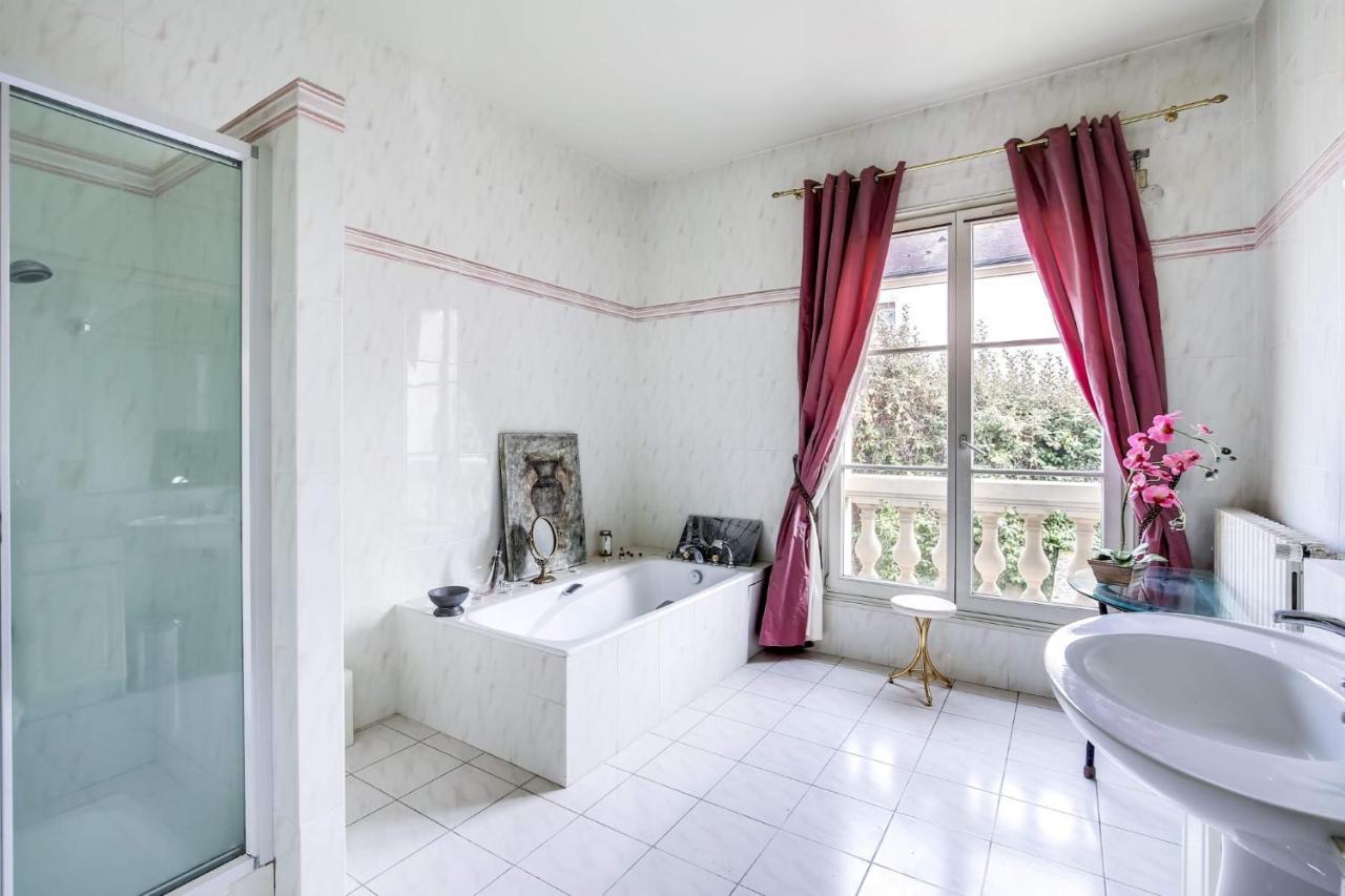 Bed and Breakfast La Demeure D'Iris Bougival Esterno foto