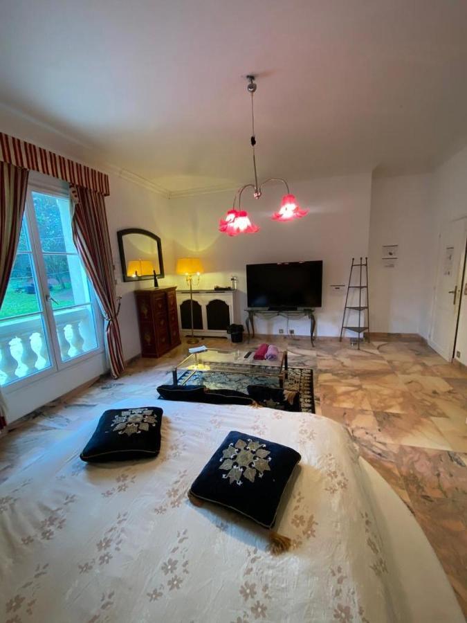 Bed and Breakfast La Demeure D'Iris Bougival Esterno foto