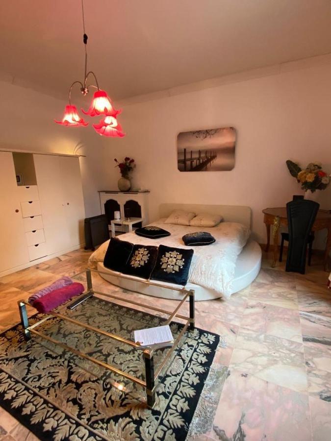 Bed and Breakfast La Demeure D'Iris Bougival Esterno foto